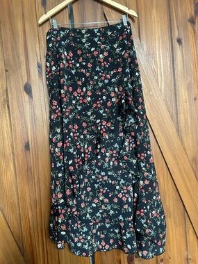 NWOT High-low Floral Ruffle Hem Black Maxi Skirt with Red Rose Print